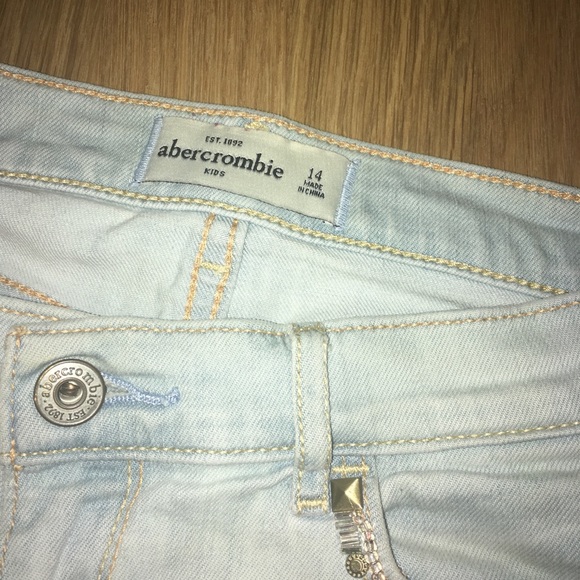 Shorts - Picture 3 of 3